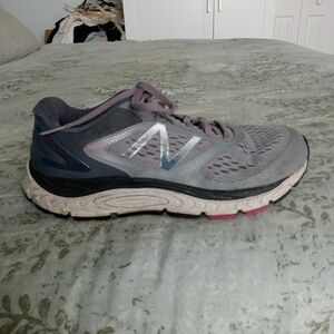 New Balance 840 V4 Women's Gray Cushioned Running Sneakers Size 8.5